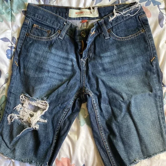 Distressed shorts - Picture 1 of 2